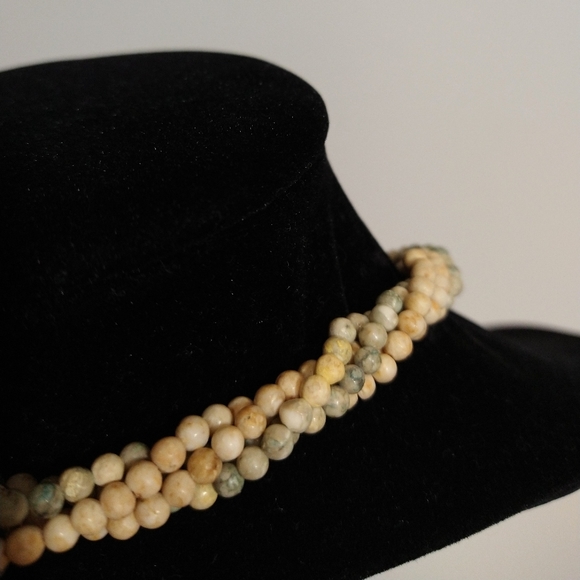 80s Vintage Twist a Bead Necklace Off White and Green - Picture 2 of 3